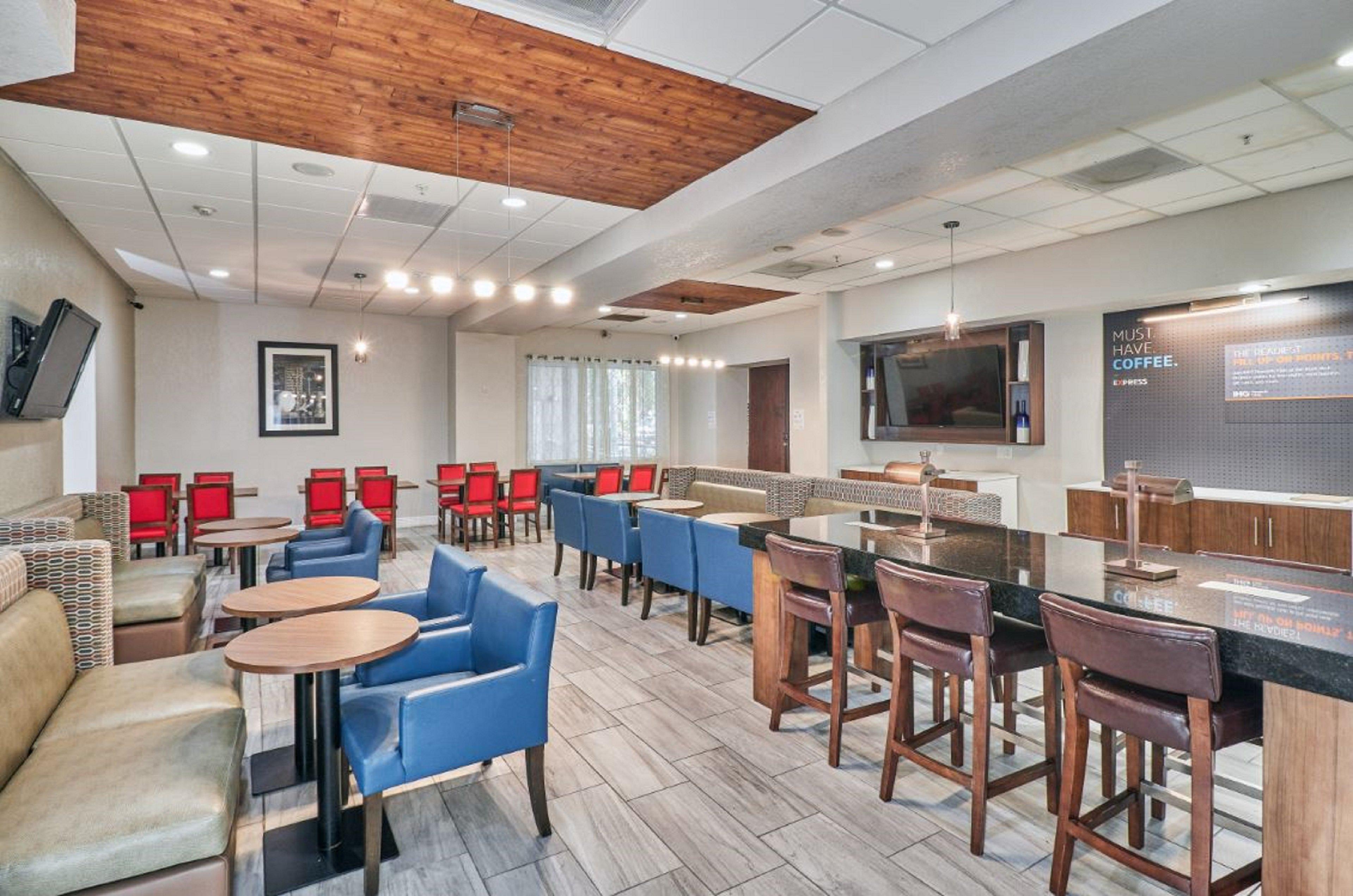 Holiday Inn Express Hotel & Suites Clearwater Us 19 North By Ihg Exterior foto